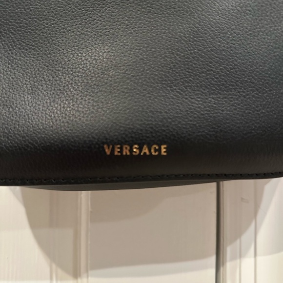 Versace Black Leather La Medusa Chain Shoulder Bag - Picture 13 of 16